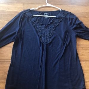 barely worn three quarter length sleeved shirt